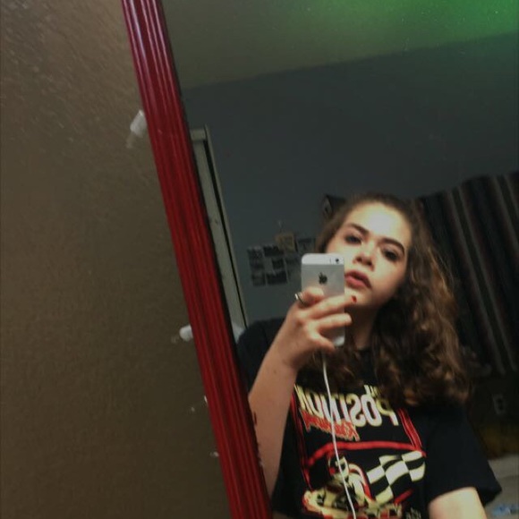 Profile Picture of Carly Bell (@carlybell1) on Poshmark