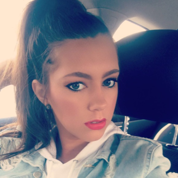 Profile Picture of Kate Chaney (@kchaney458) on Poshmark