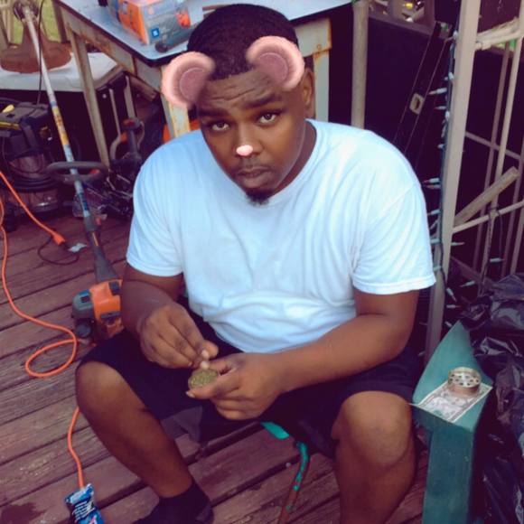 Profile Picture of Robert Crosby (@robertcro91) on Poshmark