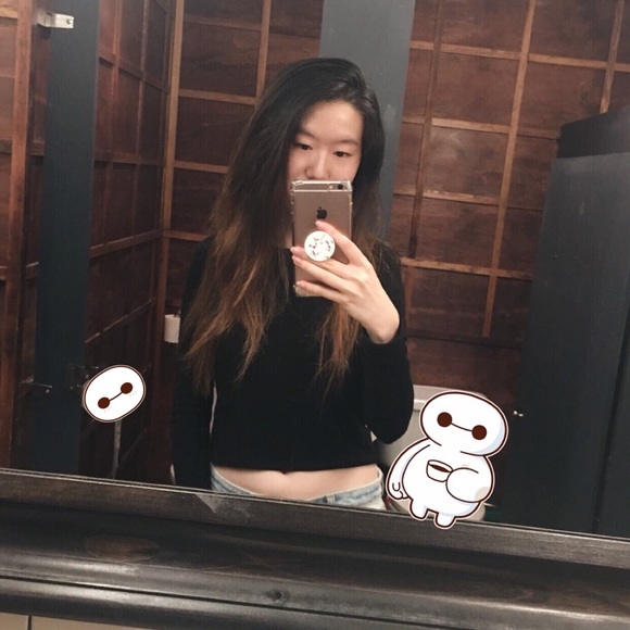 Profile Picture of Winnie Huang (@heywinnie) on Poshmark