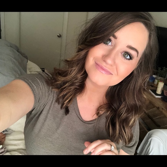 Profile Picture of Brooke Liechty (@brookeliechty_) on Poshmark