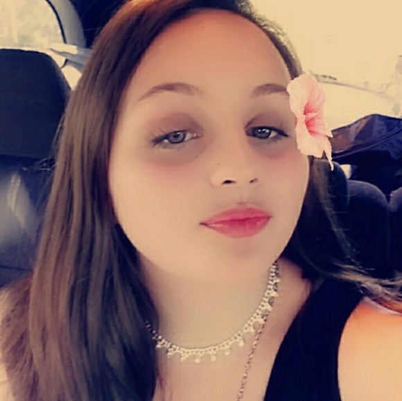 Profile Picture of Jessica Hanover (@panda022) on Poshmark