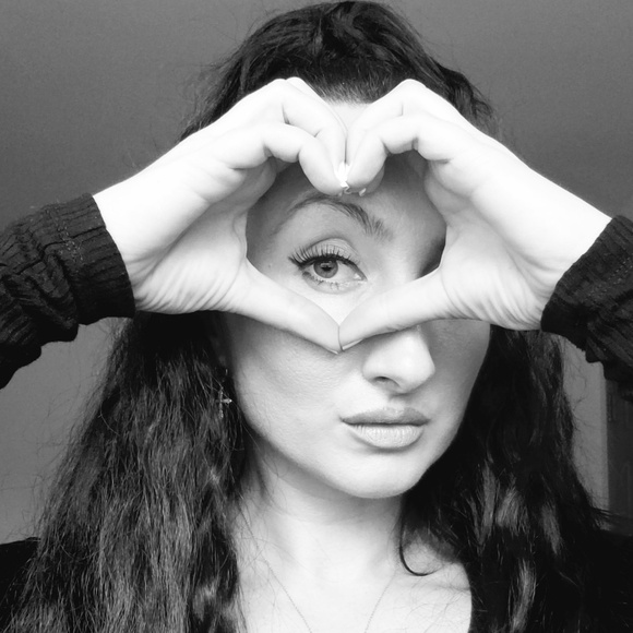 Profile Picture of Marie Iacobacci (@bodylanguage02) on Poshmark