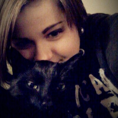 Profile Picture of Melissa Herold (@cocoluvergirl16) on Twitter