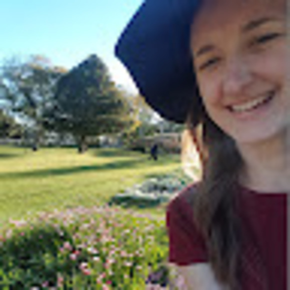 Profile Picture of Alice Milson (@alicejmilson) on Poshmark