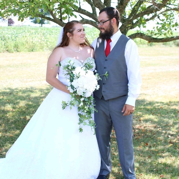 Profile Picture of Emily Grilley (@emilygrilley) on Poshmark