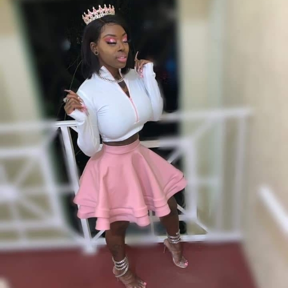 Profile Picture of Andraerikia Wallas (@lolaharding26) on Poshmark