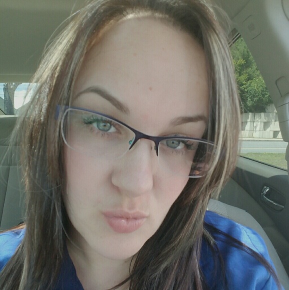 Becky Wainwright - Poshmark Profile Picture of Becky Wainwright (@annalysemommy) on Poshmark