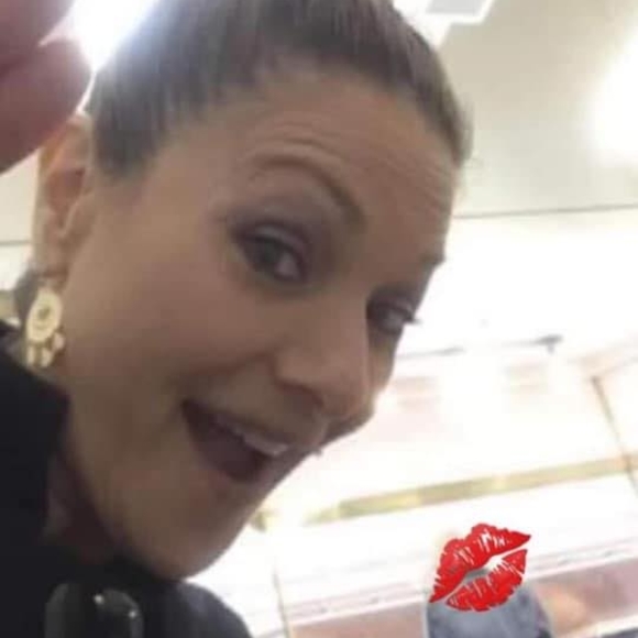 Profile Picture of Joannie Lonardo (@joannielonardo) on Poshmark