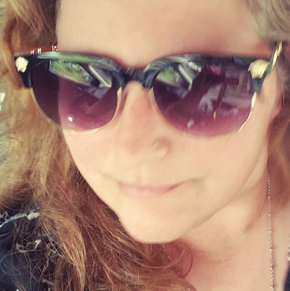 Profile Picture of Loretta Phillips maxwell (@lmaxwell2008) on Poshmark