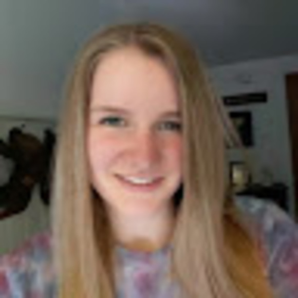 Profile Picture of Autumn Declerk (@autumndeclerk) on Poshmark