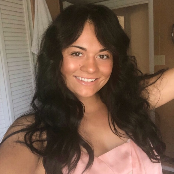 Profile Picture of Jessica Roupp (@jessroupp) on Poshmark