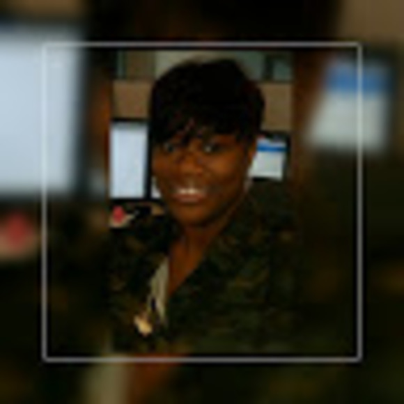 Profile Picture of Paula Hall (@sweeetp314) on Poshmark