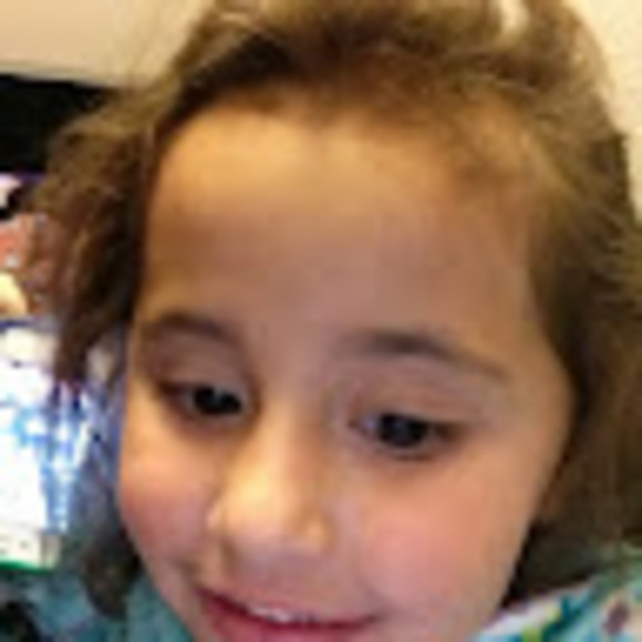 Profile Picture of Rachael Gates (@rjsgates) on Poshmark