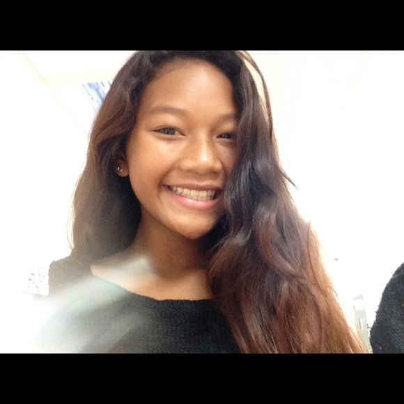 Profile Picture of Kobie Sun (@kobiesun_) on Poshmark