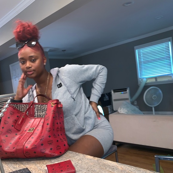 Profile Picture of Jayla Mitchell (@jayla176) on Poshmark