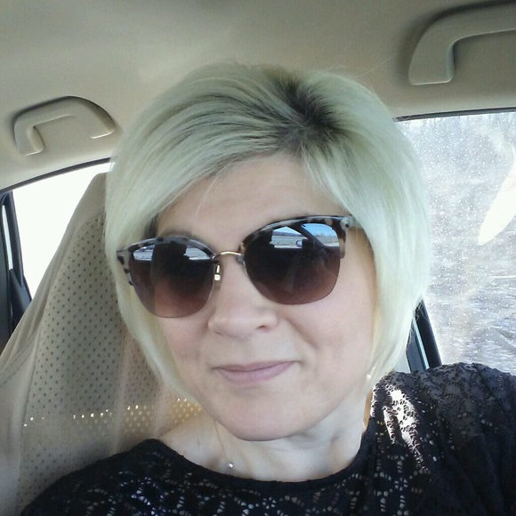 Profile Picture of Jennifer Shifflett (@divaface) on Poshmark