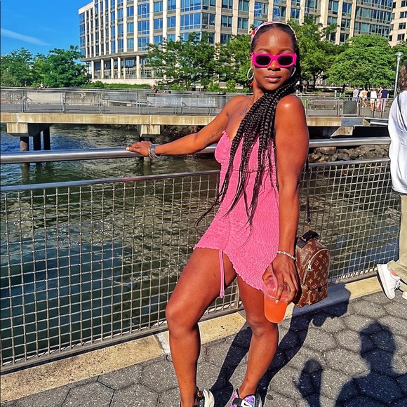 Profile Picture of Robin Winter (@wintersworld) on Poshmark