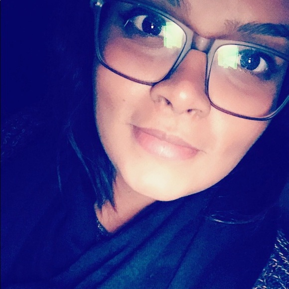 Profile Picture of Whitney Stuart (@peaaches116) on Poshmark