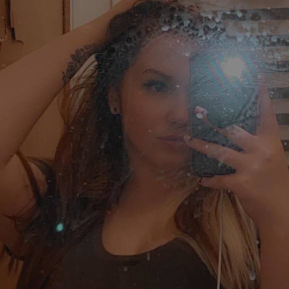 Profile Picture of Skylar Mcatee (@skylarmcatee) on Poshmark