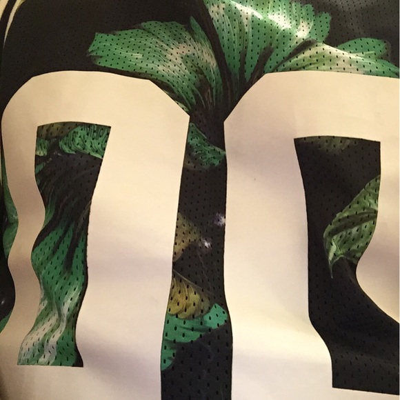 Profile Picture of Tony Dennis (@tonydennis15) on Poshmark