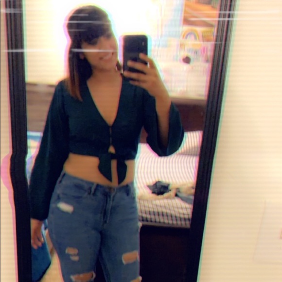 Profile Picture of Vivian Rocha (@vivian_rocha) on Poshmark