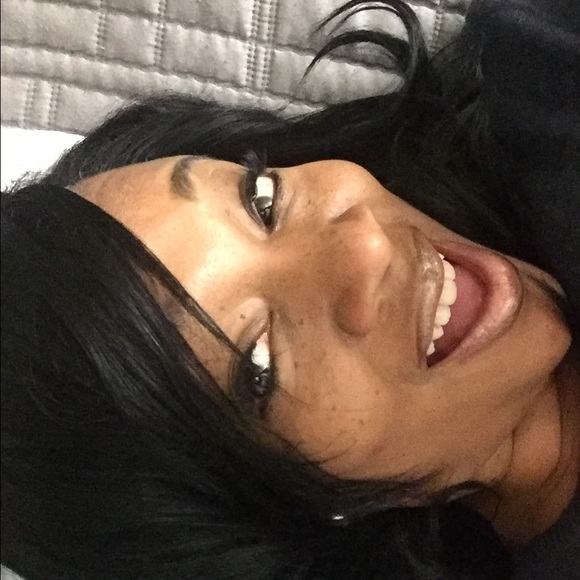 Profile Picture of L Lee (@racheaulee) on Poshmark