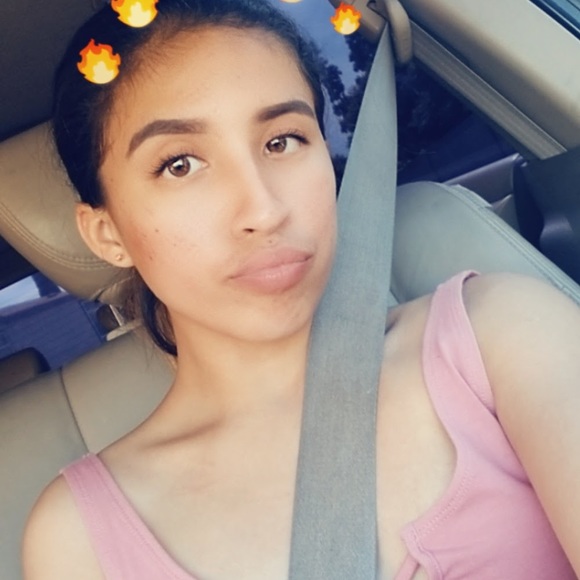 Profile Picture of Hazel Ramos (@ramoshazel97) on Poshmark