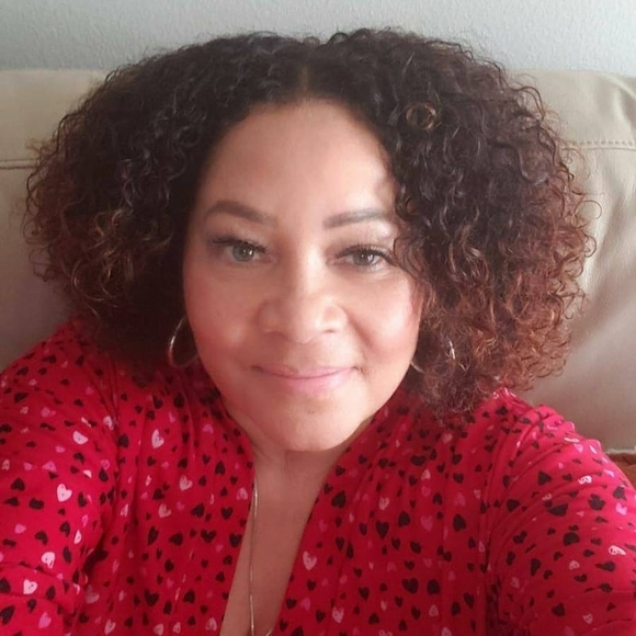 Profile Picture of Michelle Hooker (@m_hooker) on Poshmark
