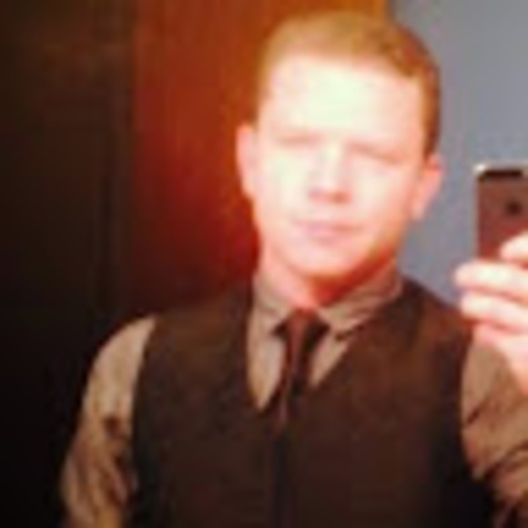 Profile Picture of Derrick Grant (@derrickodl) on Poshmark