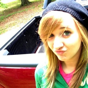 Profile Picture of Kathryn Thorpe (@kgtrockstar) on Myspace
