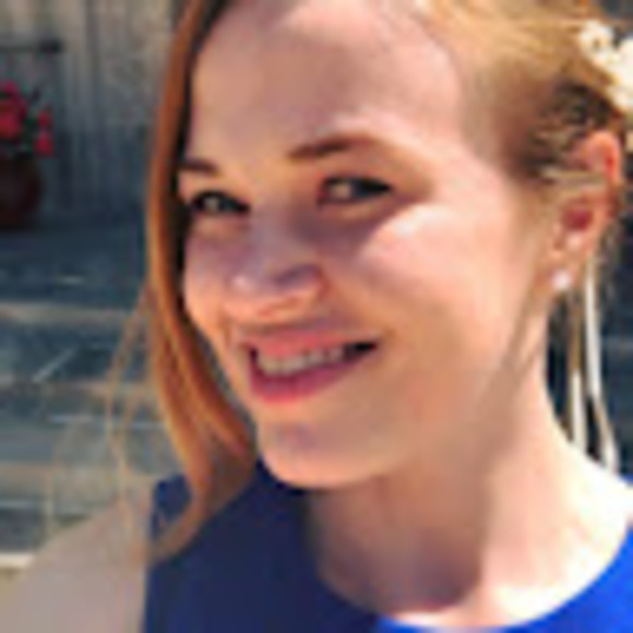 Profile Picture of Andrea Schmidt (@andierose108) on Poshmark