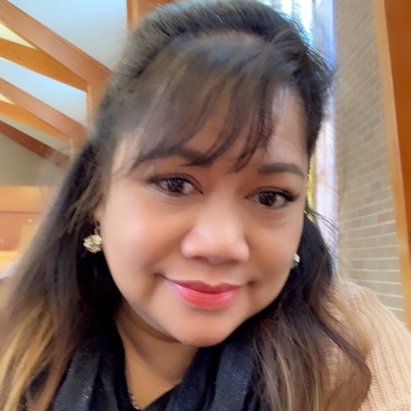 Profile Picture of Maria Valderama (@mvalderama) on Poshmark