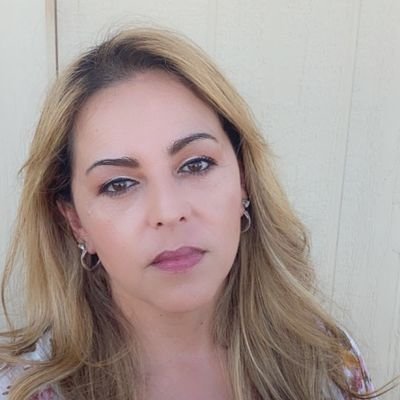 Profile Picture of Debbie Escobar (@debbescobar) on Twitter