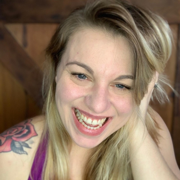 Profile Picture of Krystal Demaeyer (@krystaldemaeyer) on Poshmark