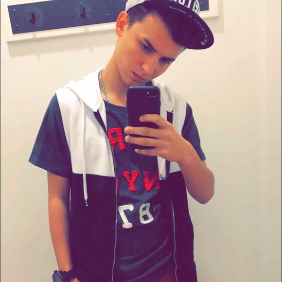 Profile Picture of Edgardo Perez (@esgardoperez14) on Poshmark