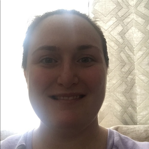 Profile Picture of Jillian Hettler (@jhettler299) on Poshmark
