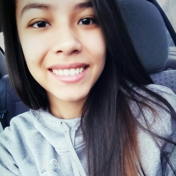 Profile Picture of Giselle Gamboa (@gisella26) on Poshmark