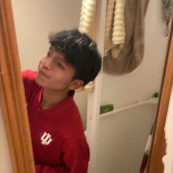 Profile Picture of Leonardo Chun ochoa (@leonardo185) on Poshmark