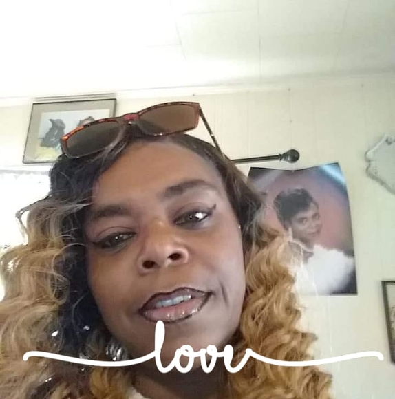 Profile Picture of Dwanda Trotter (@dwandatrotter88) on Poshmark