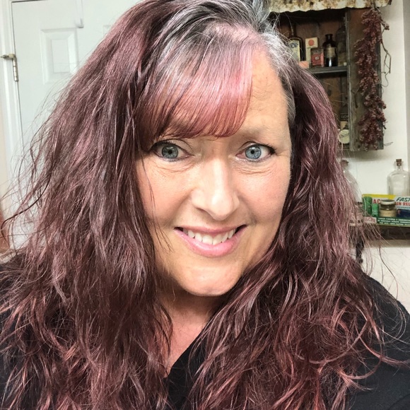 Profile Picture of Dawn Macclellan (@dmacmomma72) on Poshmark