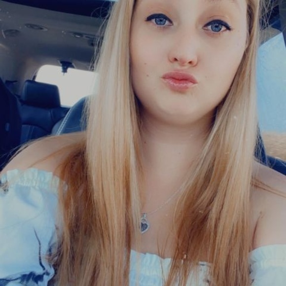 Chelsea Neiderhiser - Poshmark Profile Picture of Chelsea Neiderhiser (@cneiderhiser) on Poshmark