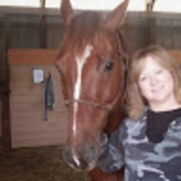 Kelly Meroney - Poshmark Profile Picture of Kelly Meroney (@kellymeroney) on Poshmark