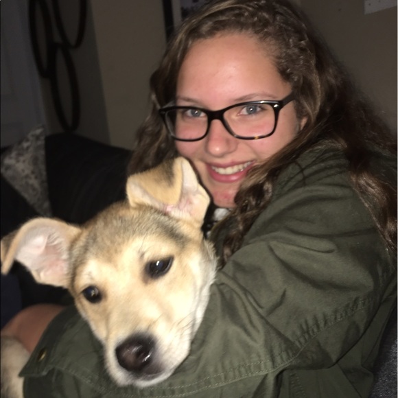 Profile Picture of Amanda Samuels (@asamuels13) on Poshmark