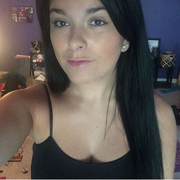 Profile Picture of Jenifer Evans (@jenifer_evans) on Poshmark