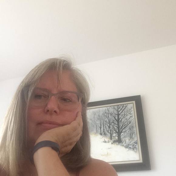 Profile Picture of Lise Brien (@lisebrien) on Poshmark