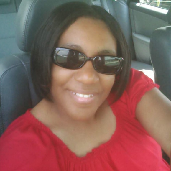 Profile Picture of Ratasha Harris (@rcrumbsy2012) on Poshmark