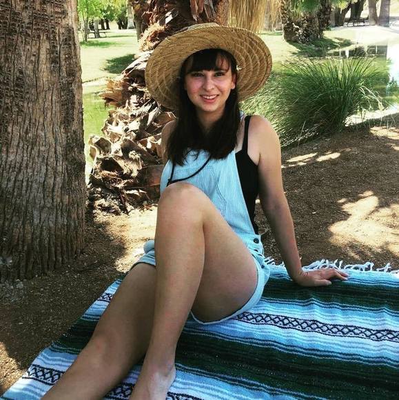 Profile Picture of Sydney Streightiff (@sstreightiff) on Poshmark