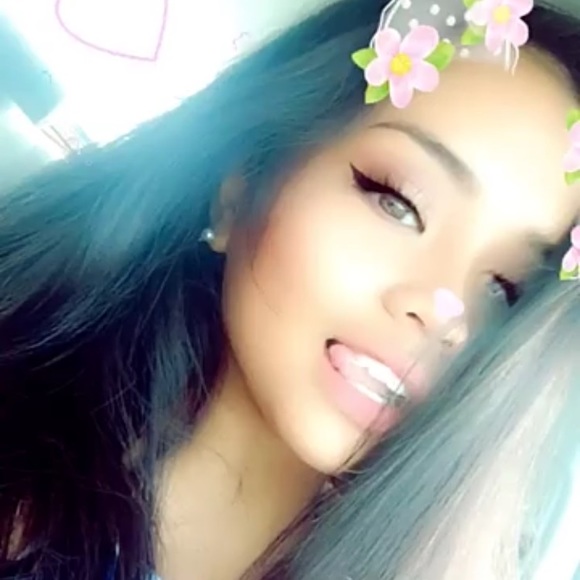 Profile Picture of Nyda Kim (@nydakim617) on Poshmark