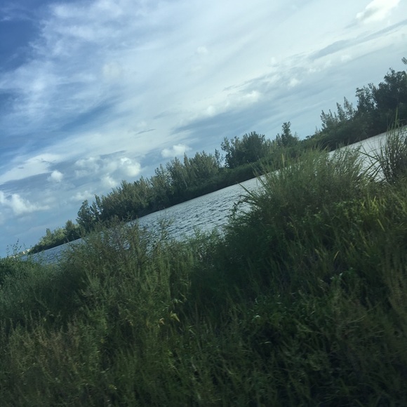 Profile Picture of Eliza Dinenberg (@dnhdbdbdhdhf) on Poshmark